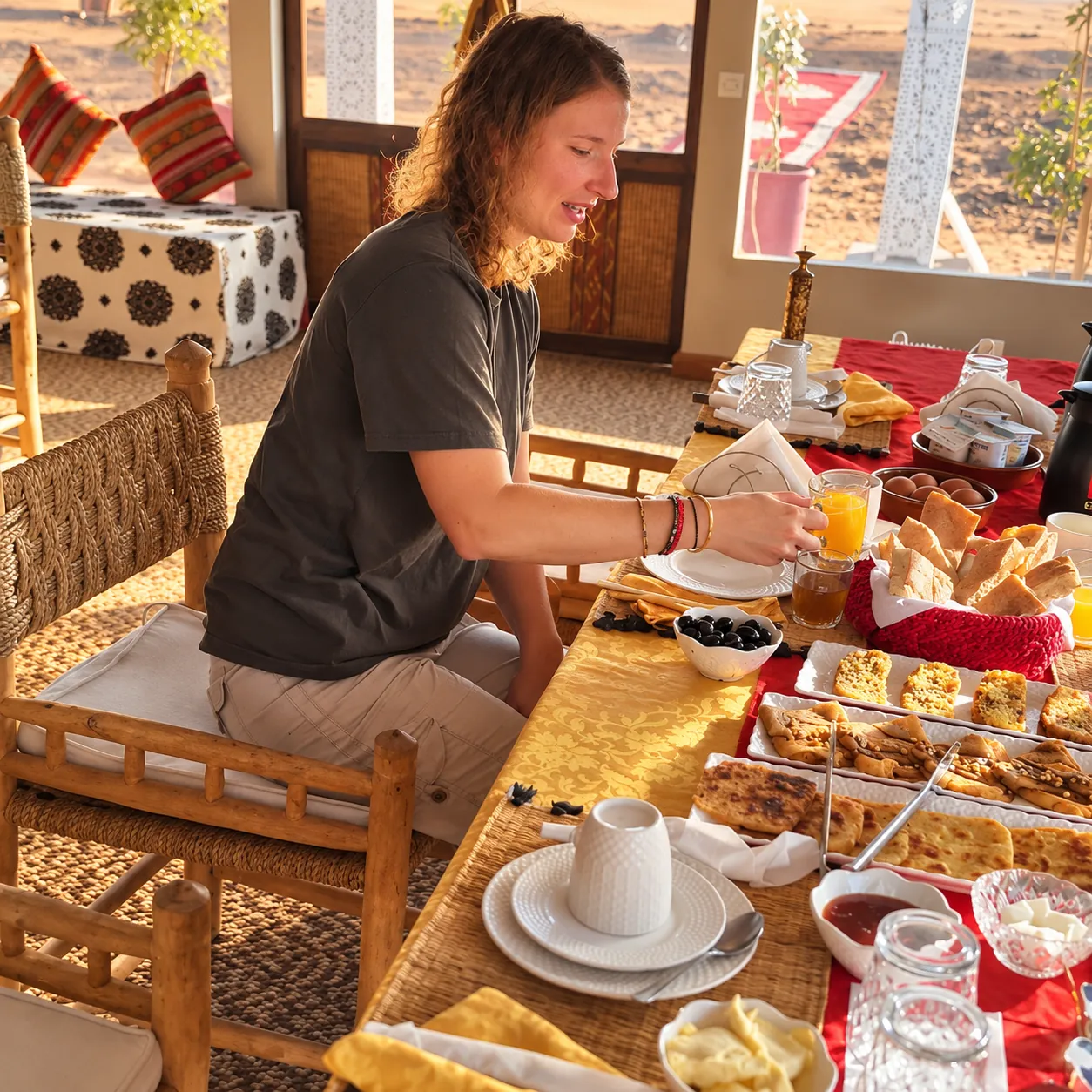 Colazione al campo al sole del mattino