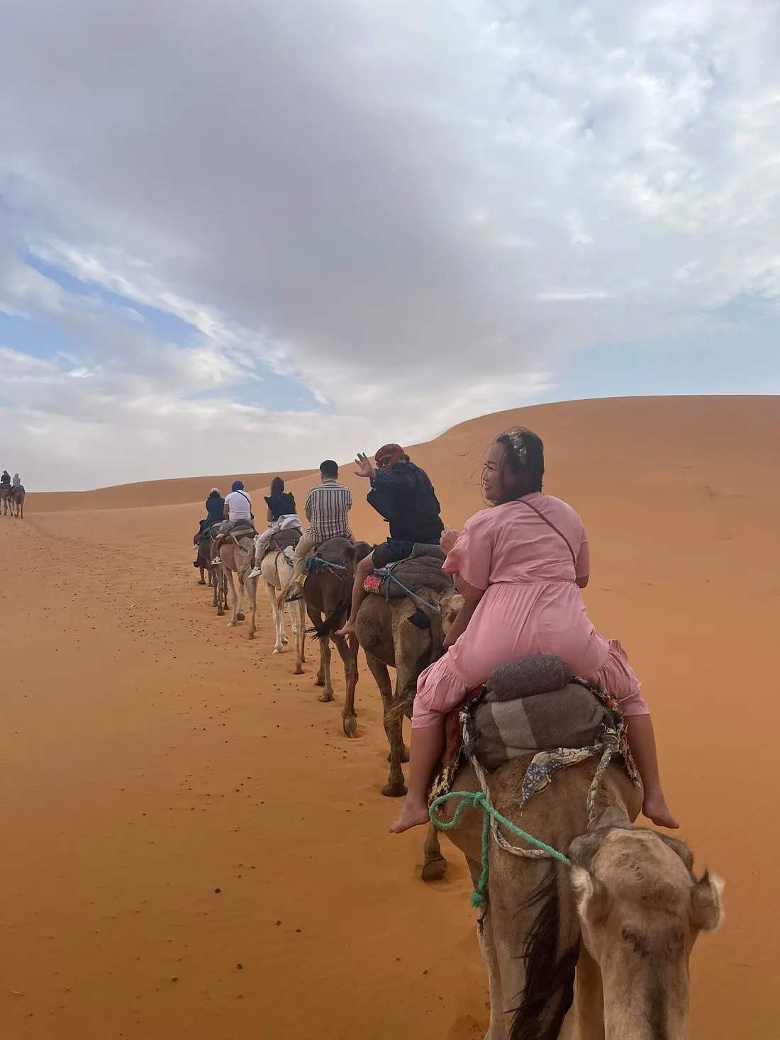 Carovana di cammelli a Erg Chebbi