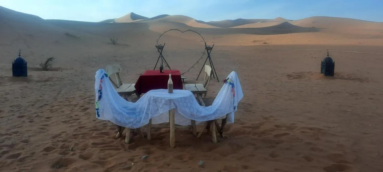 Tavola per una cena privata tra le dune