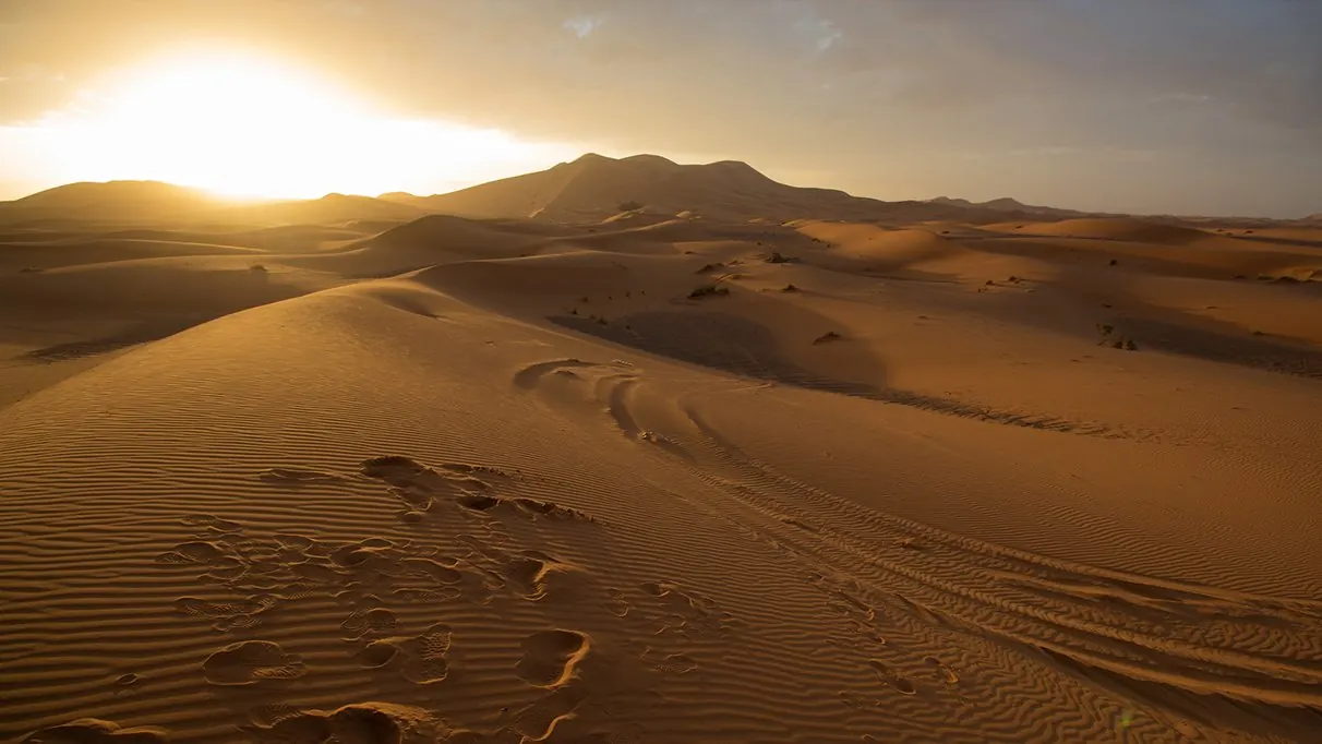 Golden dunes of Erg Chebbi on the 5 day tour