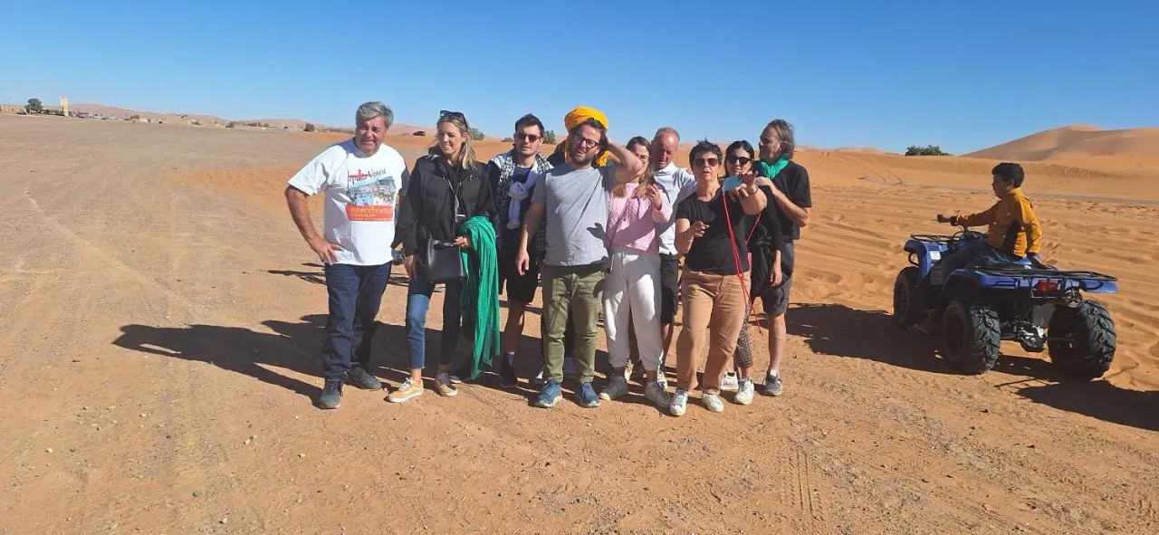 Gruppo di ospiti con i quad a Merzouga