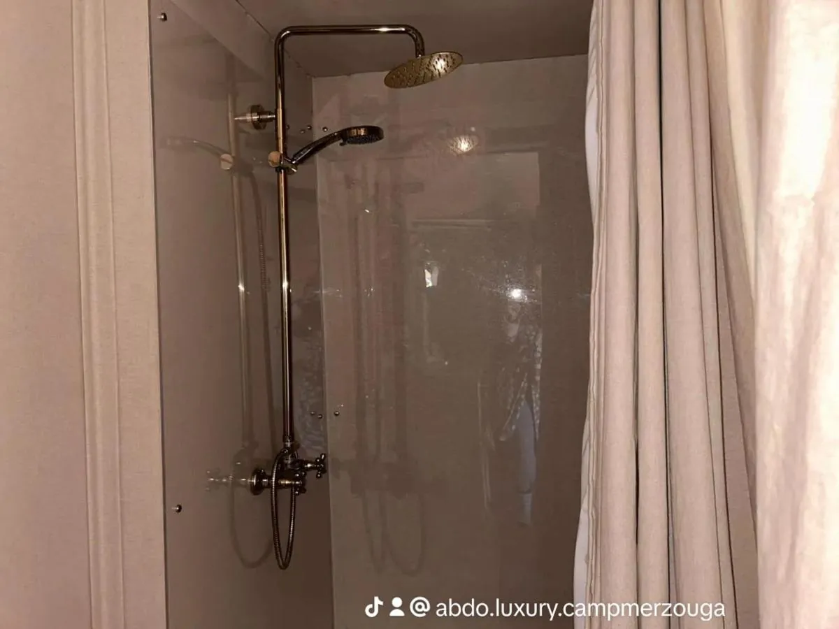 Doccia privata nella tenda